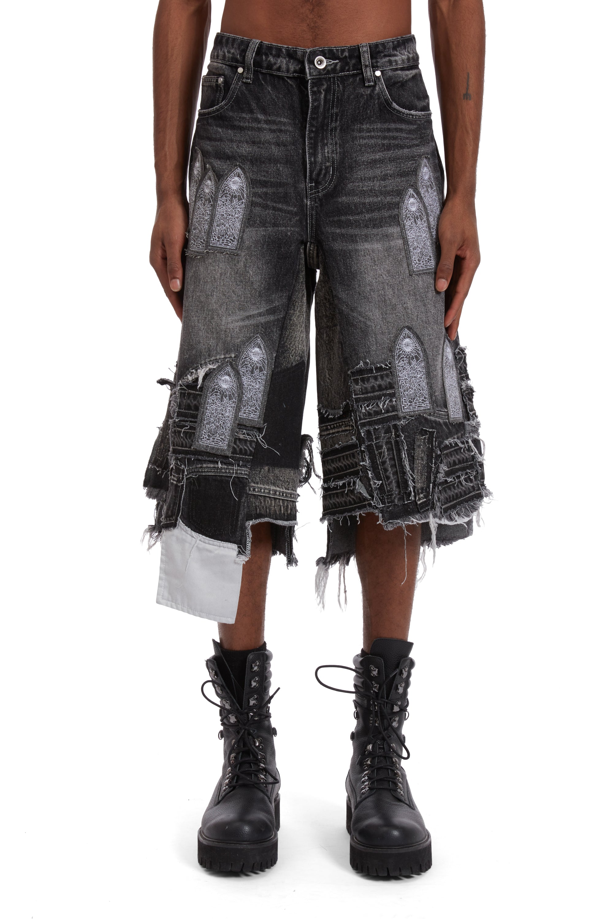 PATCHED ARCH BLOWOUT DENIM SHORT