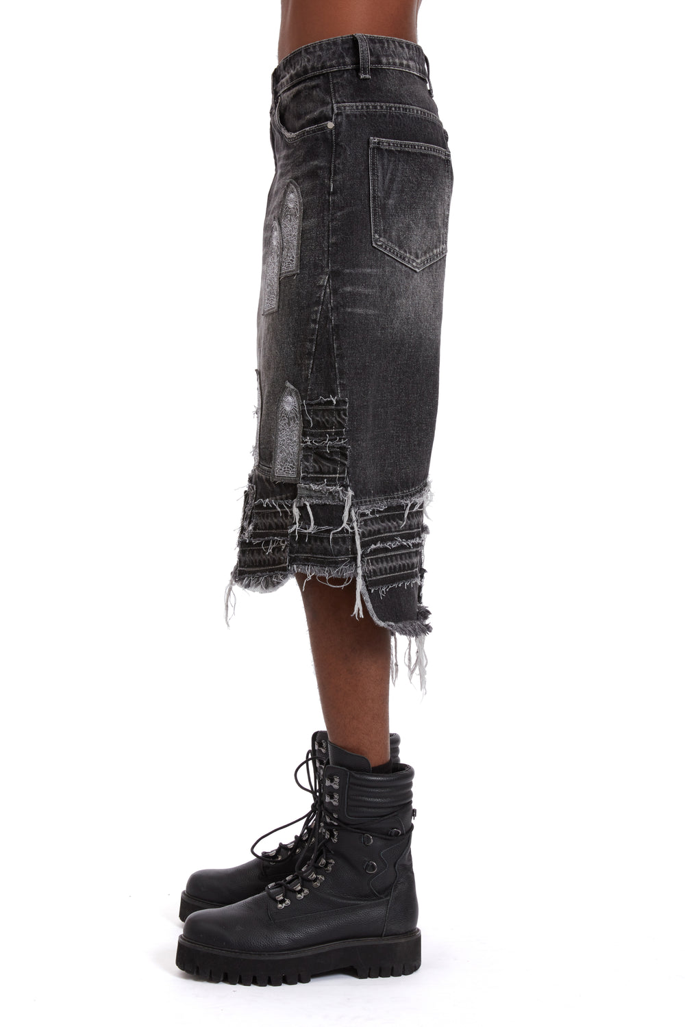 PATCHED ARCH BLOWOUT DENIM SHORT