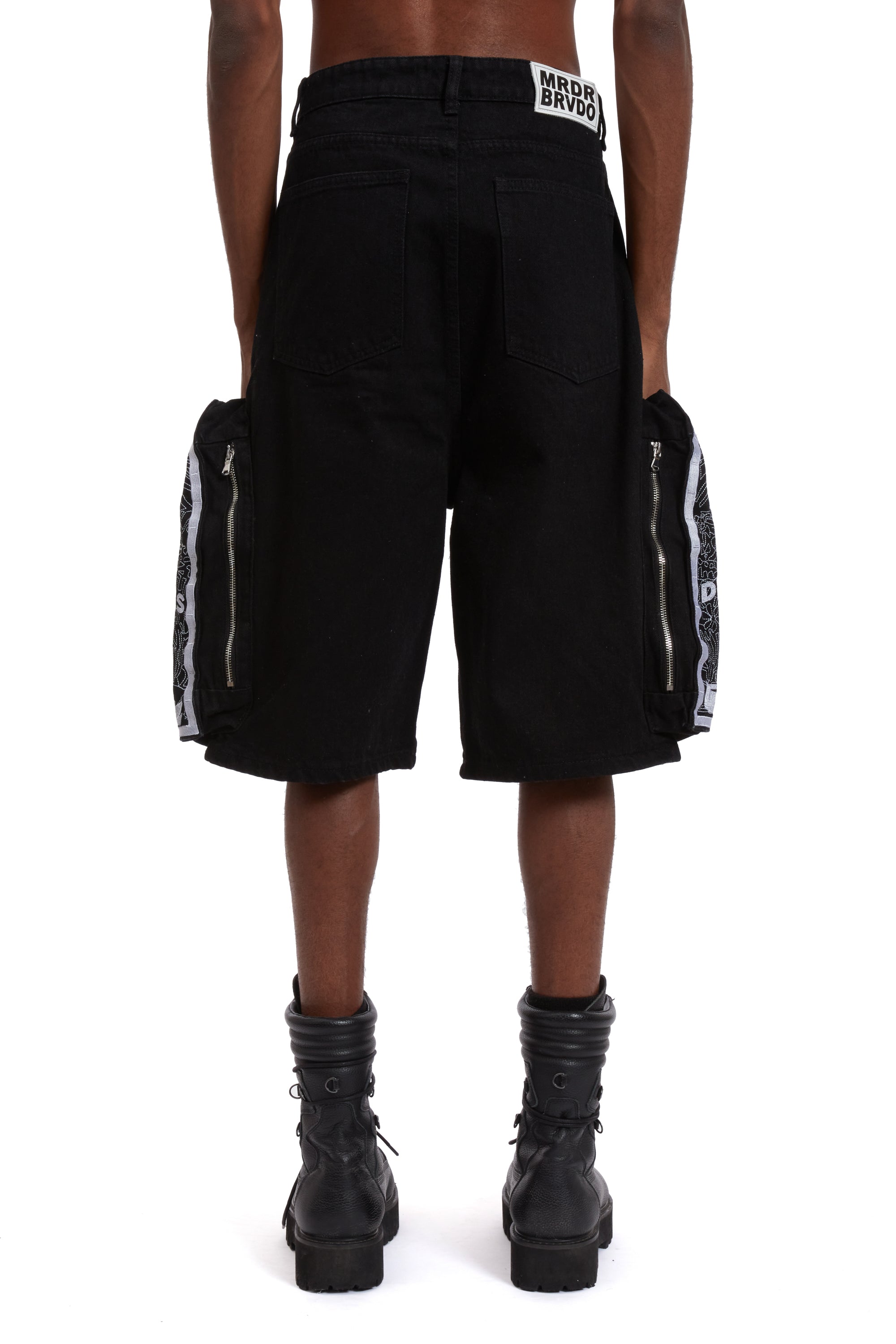 SIDE EMBROIDERY SHORT