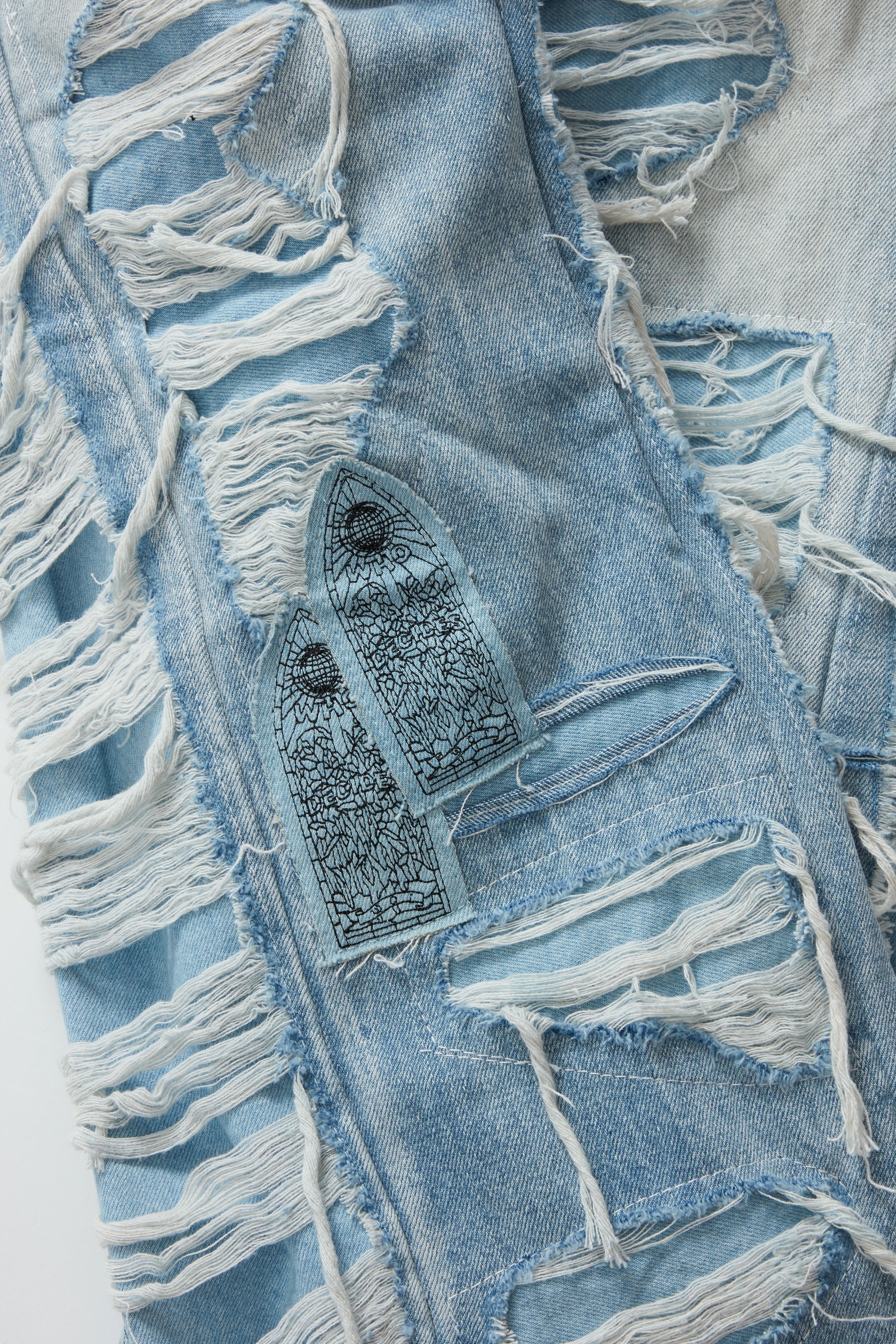 FULL DISTRESS ARCH DENIM